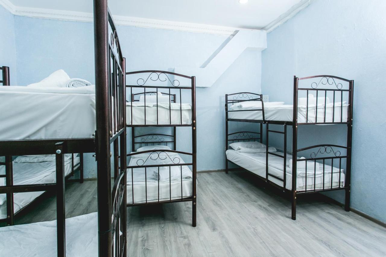 Sherlock Holmes Hostel Baky Esterno foto