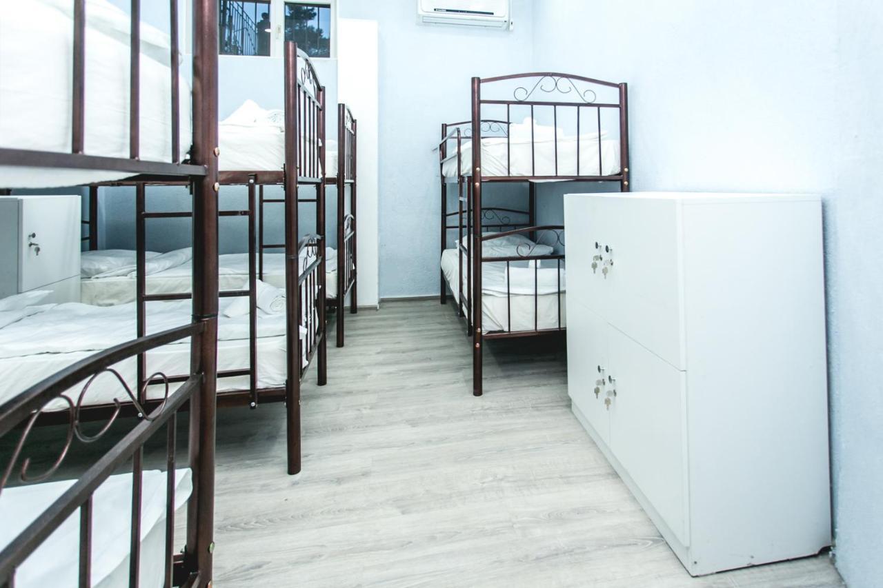 Sherlock Holmes Hostel Baky Esterno foto
