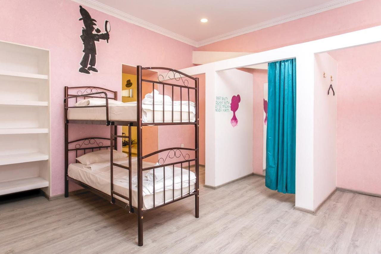Sherlock Holmes Hostel Baky Esterno foto