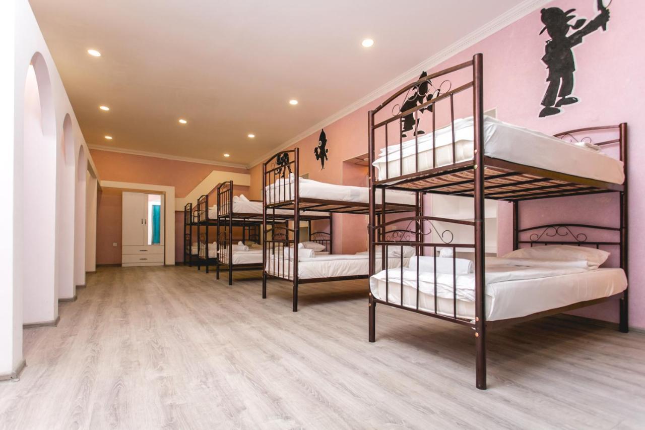 Sherlock Holmes Hostel Baky Esterno foto