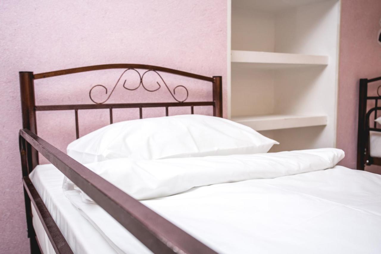 Sherlock Holmes Hostel Baky Esterno foto