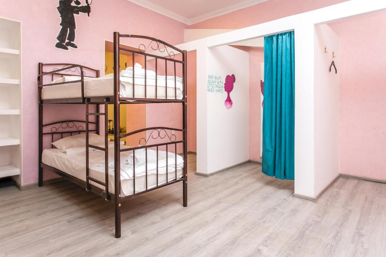 Sherlock Holmes Hostel Baky Esterno foto