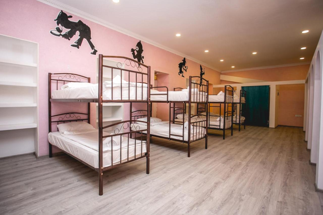 Sherlock Holmes Hostel Baky Esterno foto