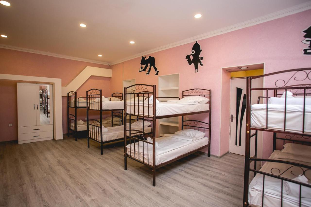Sherlock Holmes Hostel Baky Esterno foto